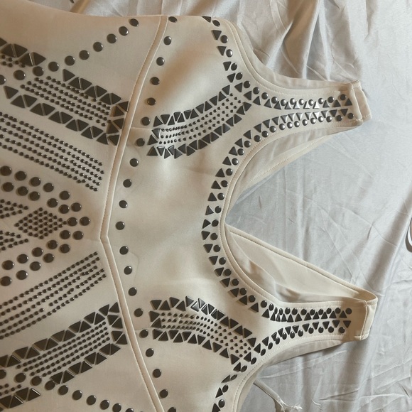 Bebe Studded Bodycon Mini Dress White Geometric Stud Sleeveless Club Size M - Picture 3 of 8